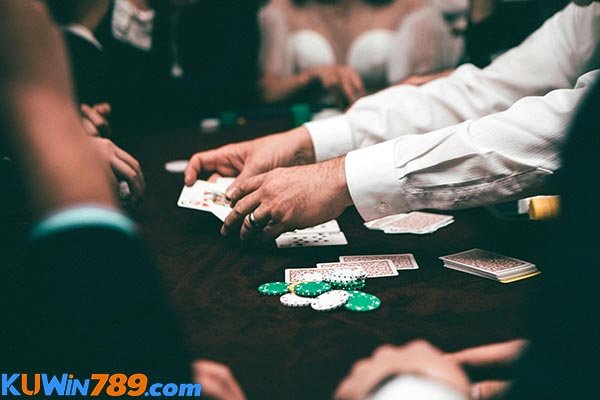 Một số thuật ngữ poker khác người chơi cần biết